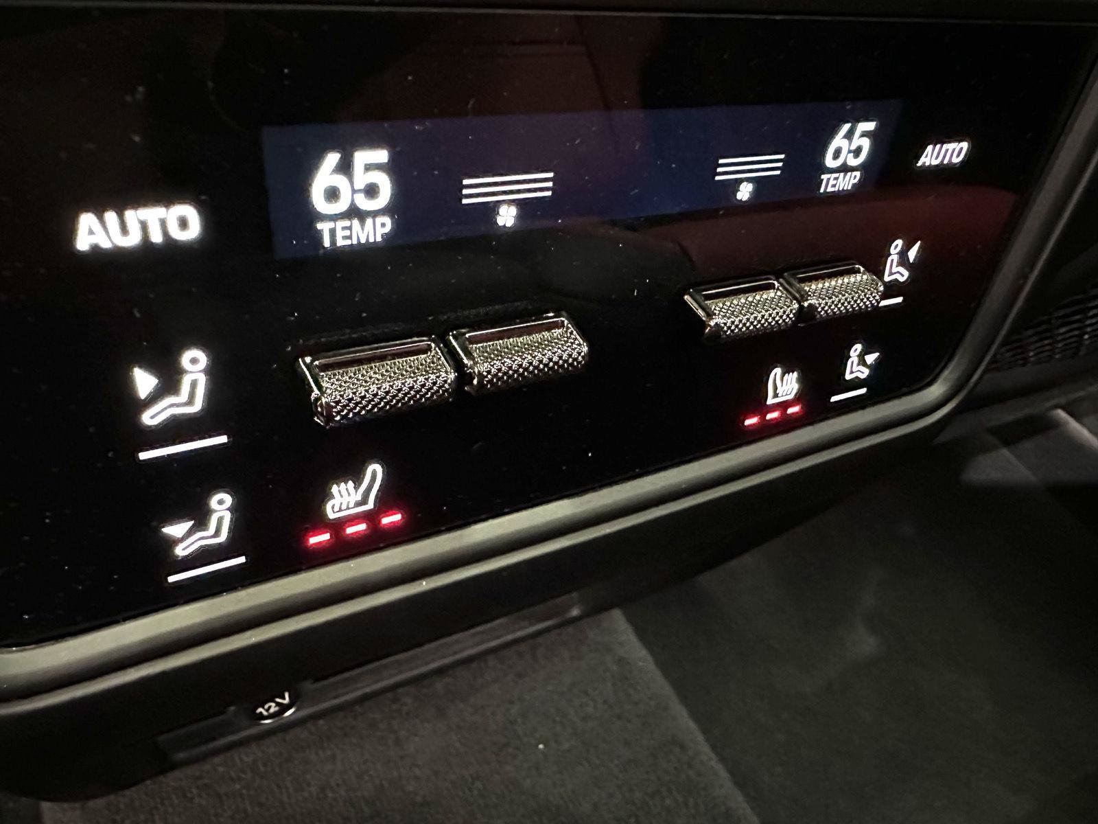 Certified 2025 Porsche Cayenne Turbo AWD/4WD image 38