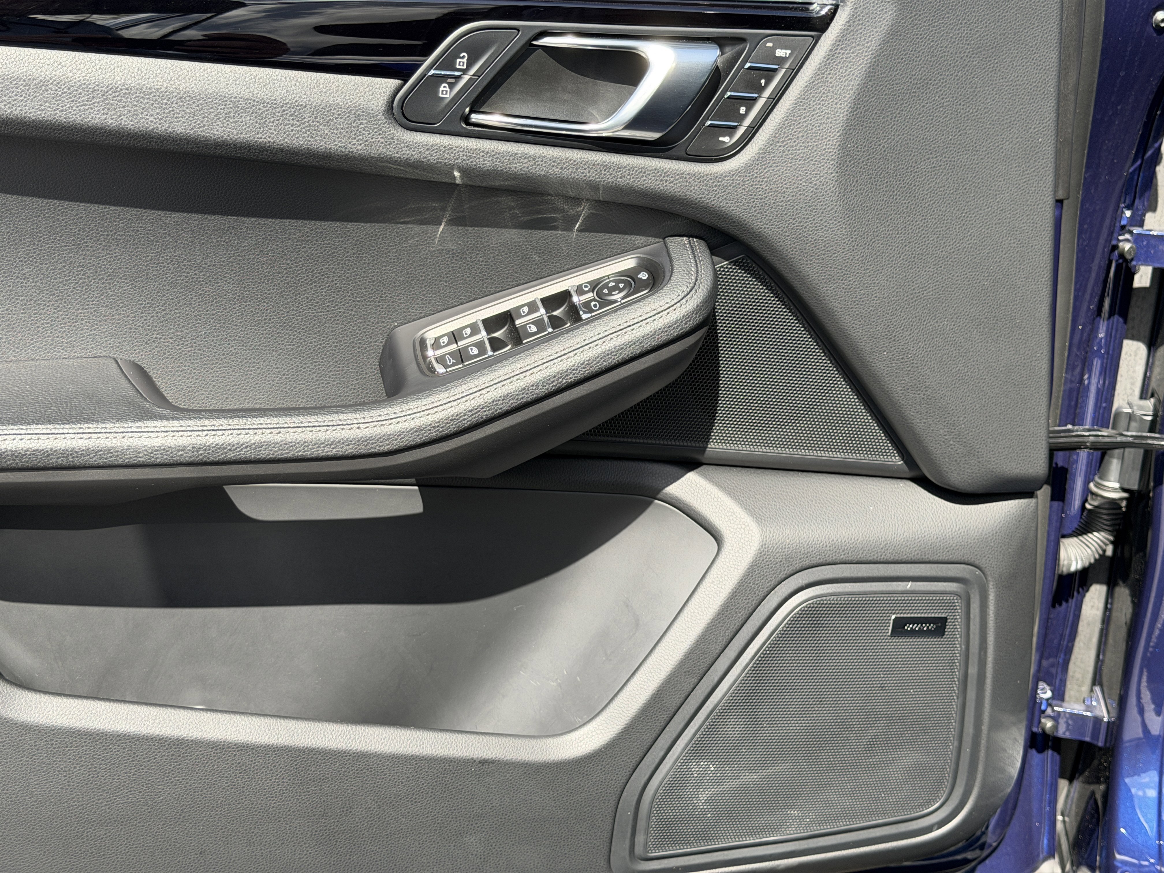 Certified 2025 Porsche Macan image 23