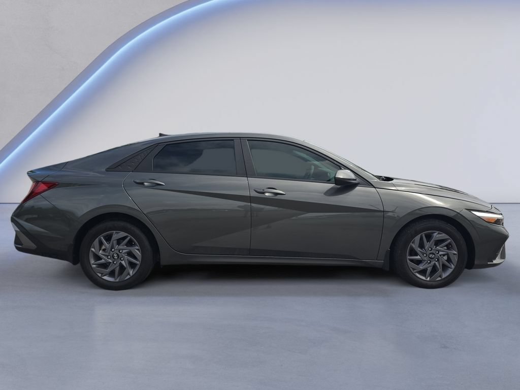 Used 2024 Hyundai Elantra SEL FWD image 7