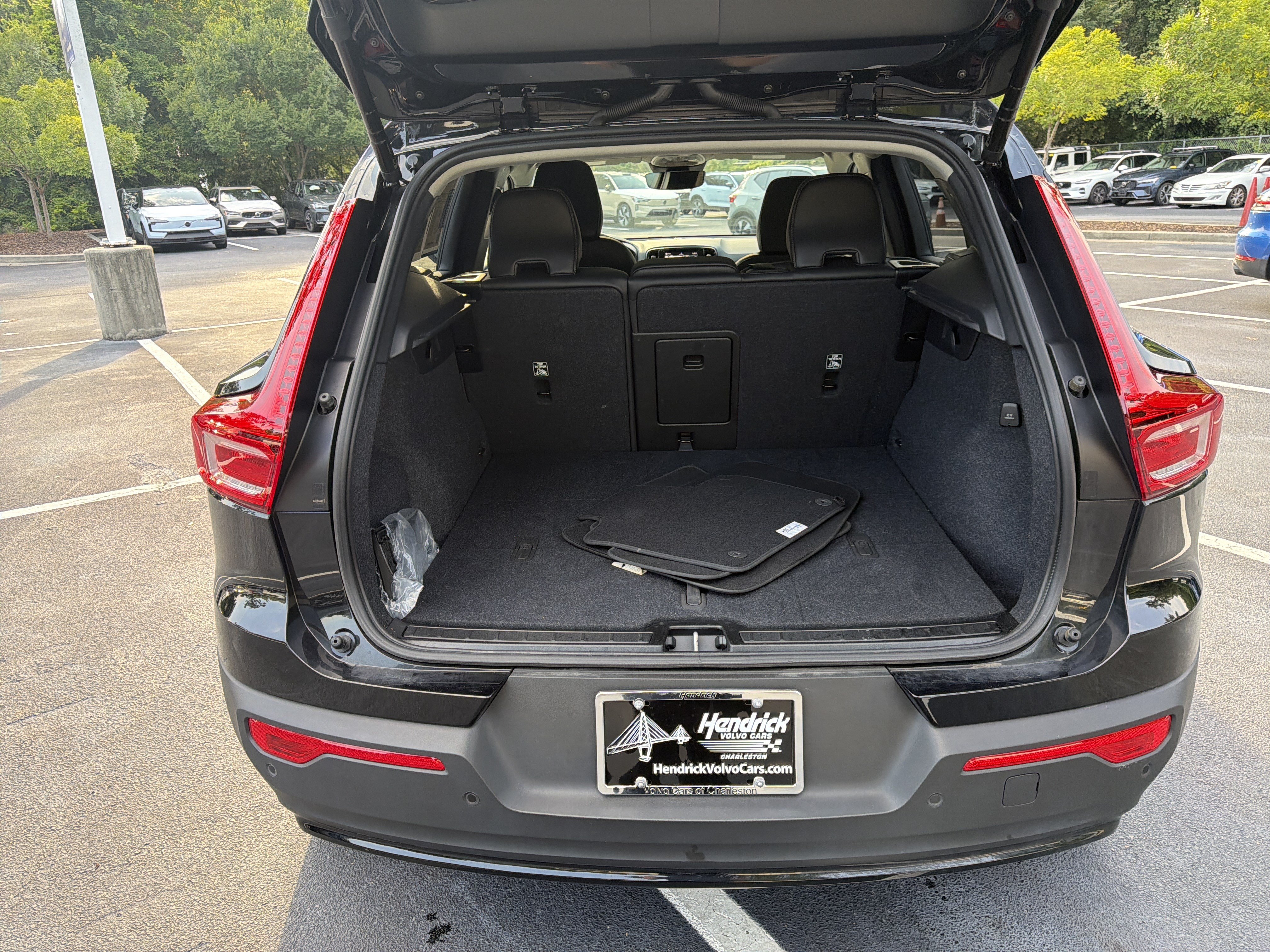 Used 2025 Volvo XC40 B5 Ultra AWD/4WD image 34