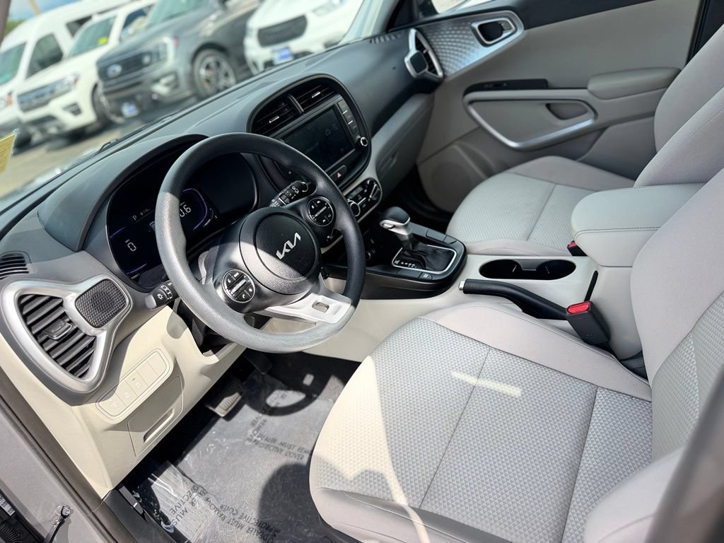 Used 2025 Kia Soul LX w/ LX Technology Package FWD image 15