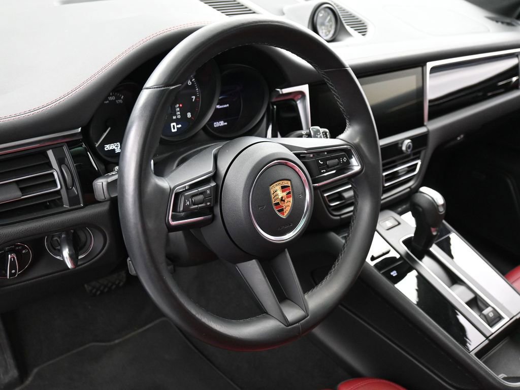 Certified 2022 Porsche Macan image 17
