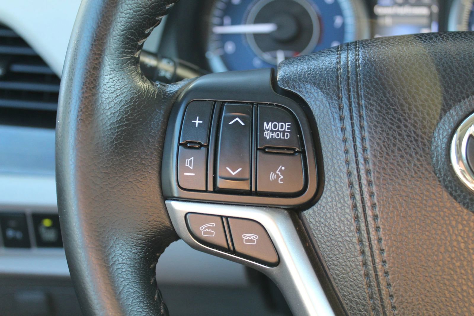 Used 2015 Toyota Sienna XLE w/ XLE Navigation Package FWD image 18