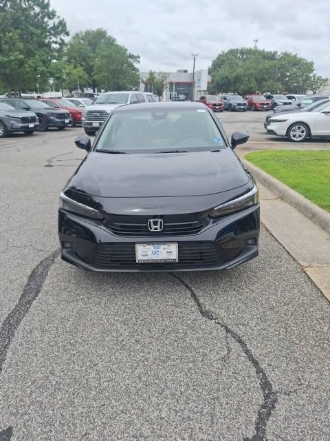 Used 2023 Honda Civic Touring image 2