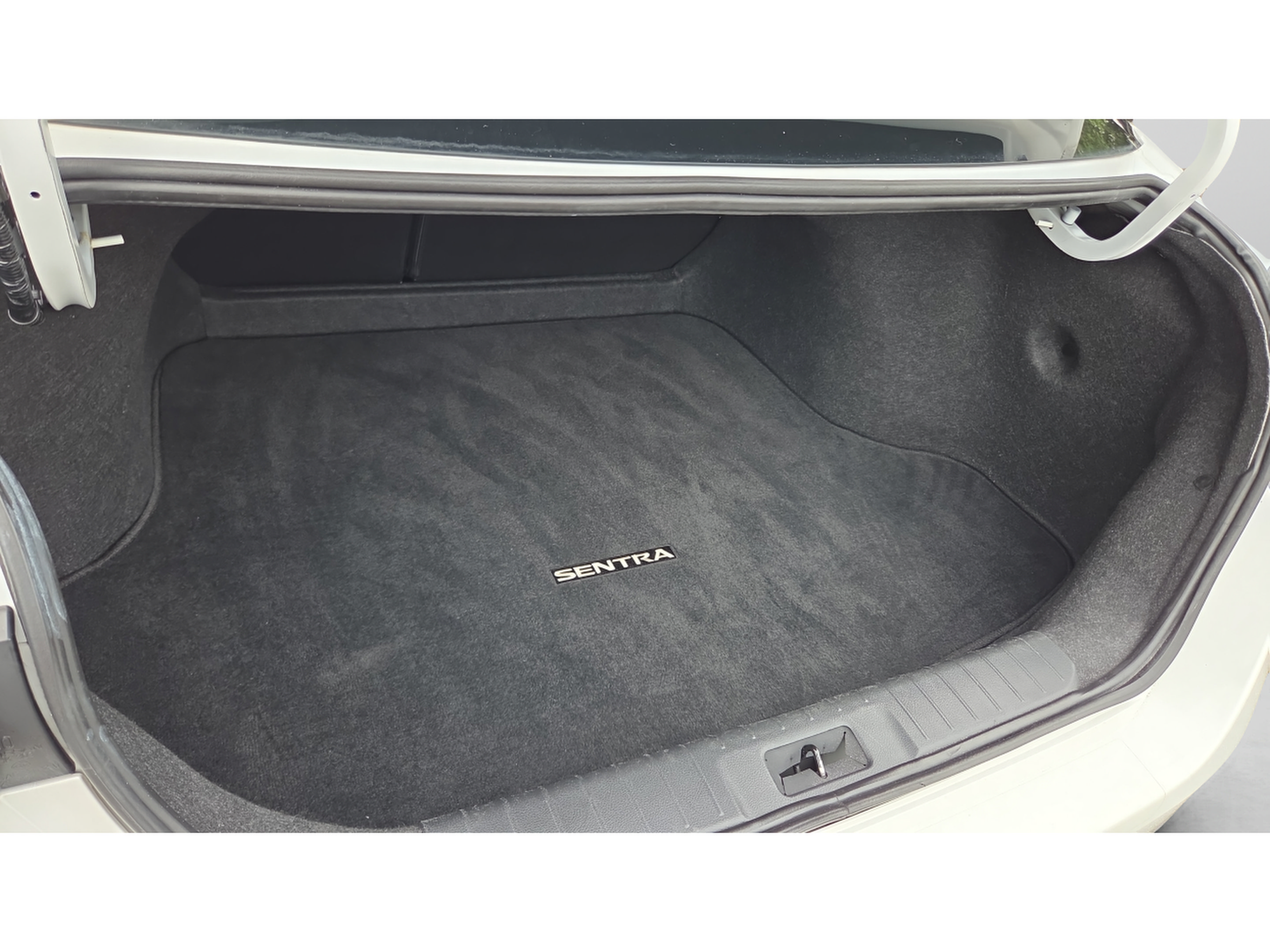Used 2024 Nissan Sentra SV FWD image 14