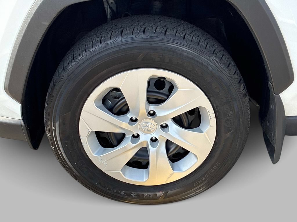 Used 2024 Toyota RAV4 LE AWD/4WD image 18