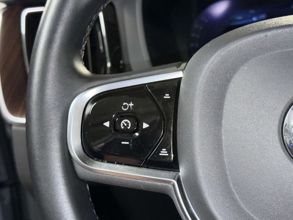 Used 2024 Volvo XC60 B5 Plus image 31