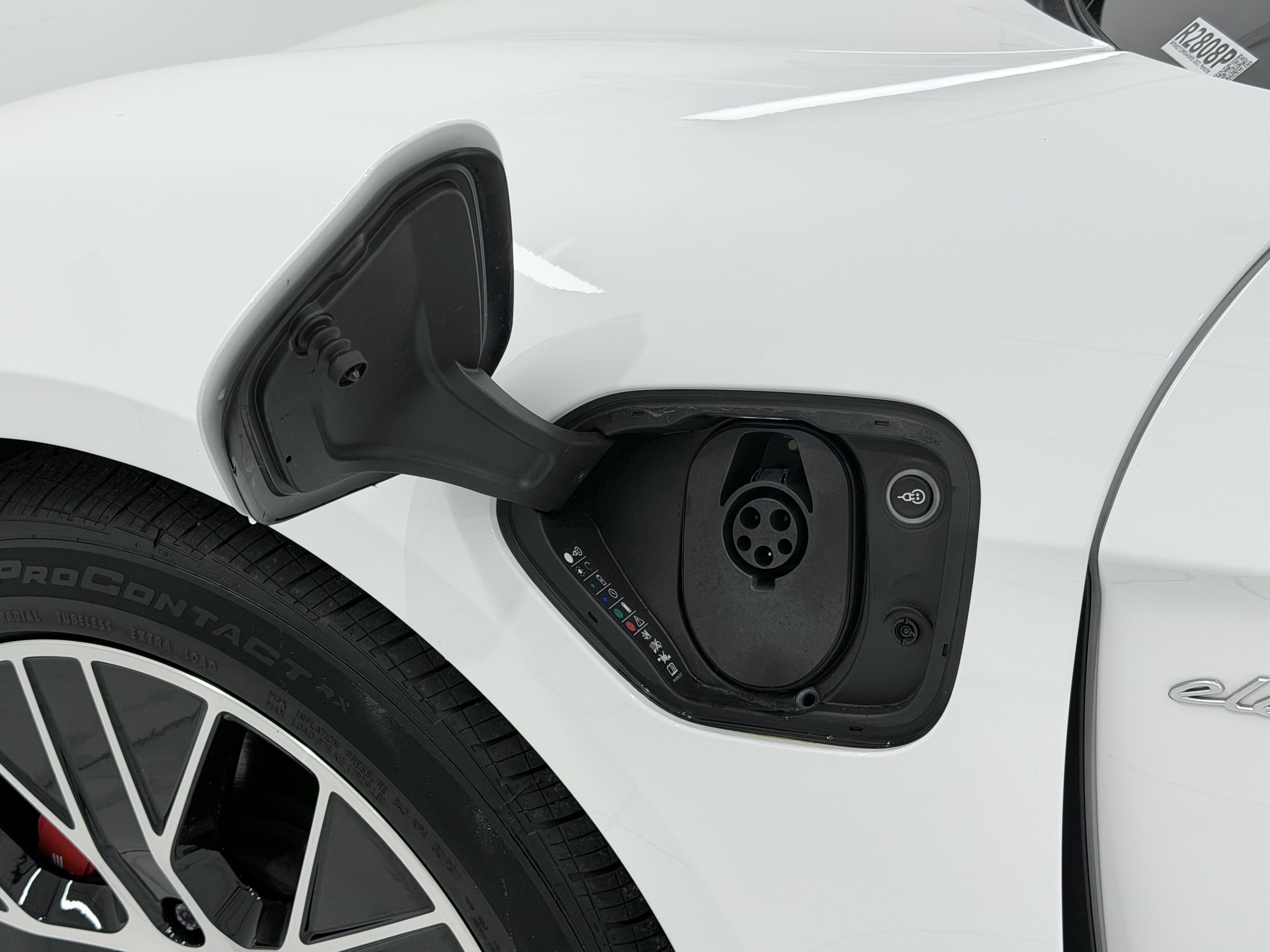 Used 2021 Porsche Taycan 4S image 64