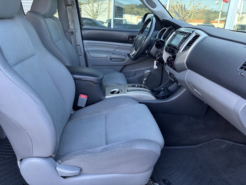 Used 2015 Toyota Tacoma 4x4 Access Cab V6 w/ TRD Sport Package image 27