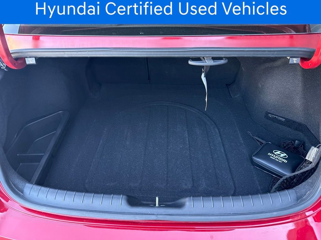 Certified 2023 Hyundai Elantra Limited w/ Preferred Accessory Package image 18