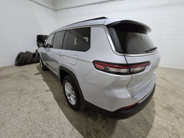 Used 2023 Jeep Grand Cherokee L Laredo image 4