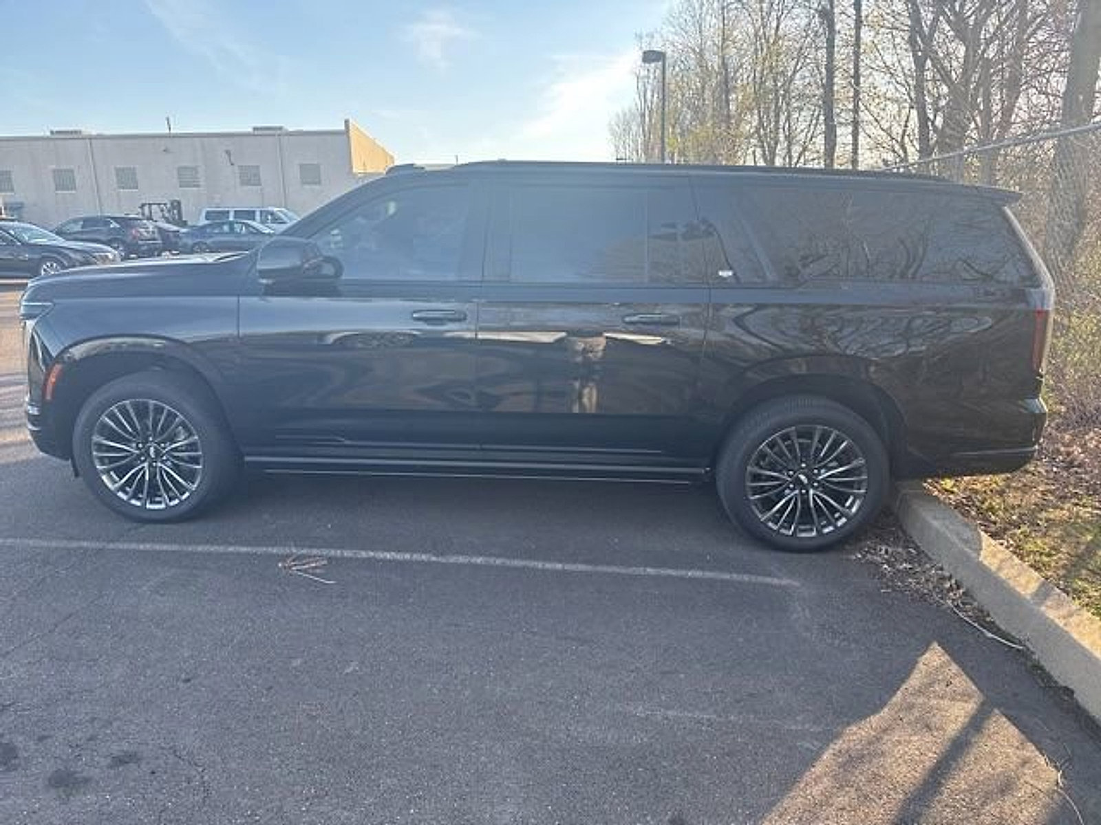 Certified 2025 Cadillac Escalade ESV Sport Platinum image 4