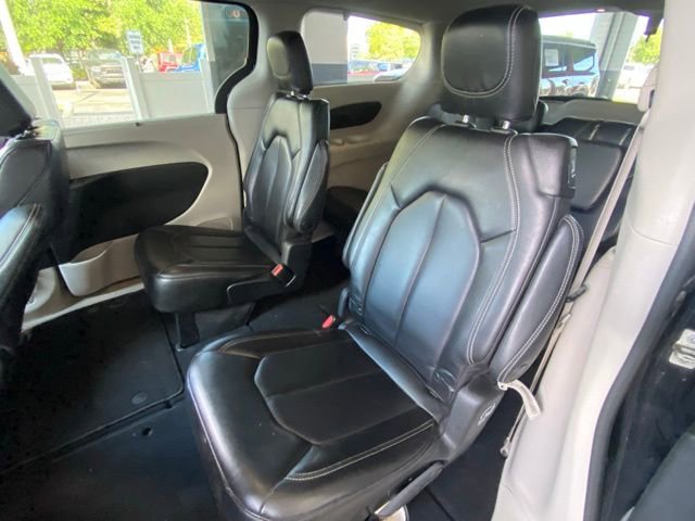 Used 2023 Chrysler Pacifica Touring-L FWD image 24
