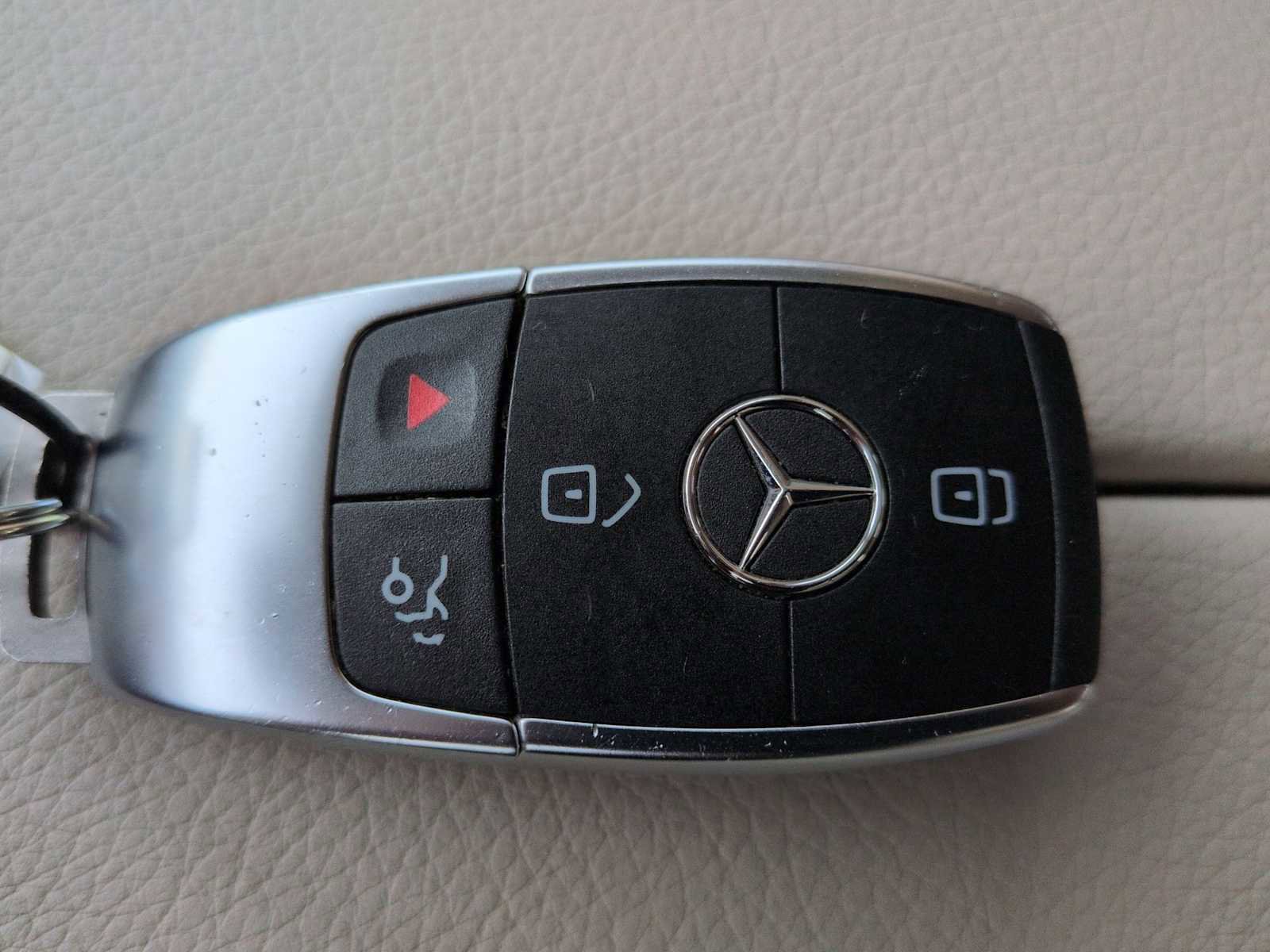 Used 2022 Mercedes-Benz GLC 300 4MATIC image 36