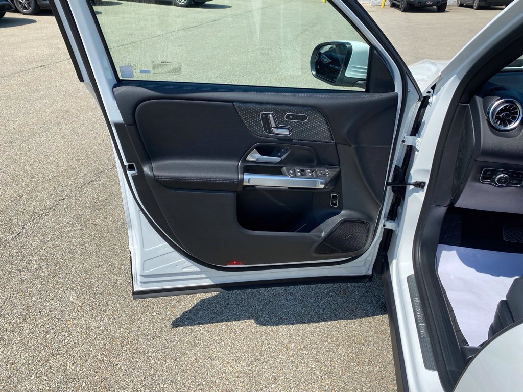 Used 2026 Mercedes-Benz GLB 250 4MATIC image 9