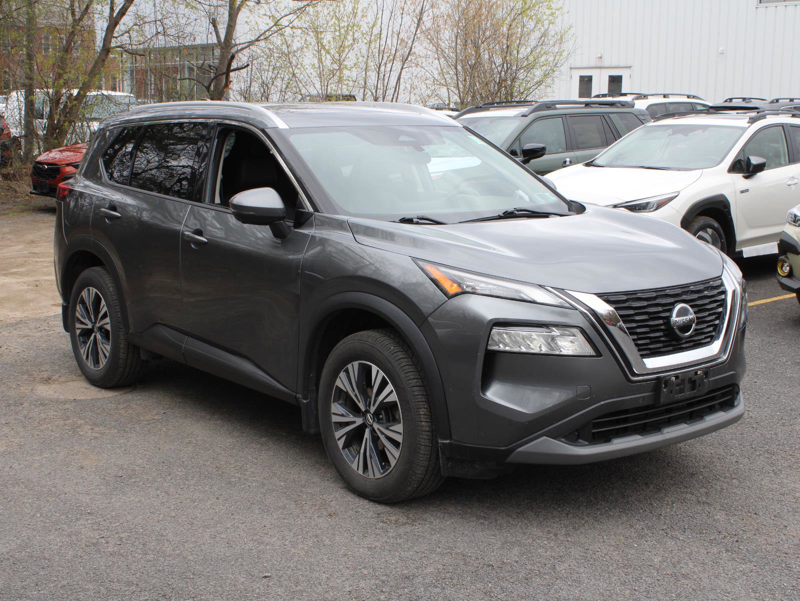 Used 2021 Nissan Rogue SV w/ Premium Package AWD/4WD image 3