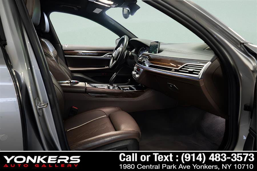 Used 2020 BMW 740i w/ M Sport Package RWD image 55