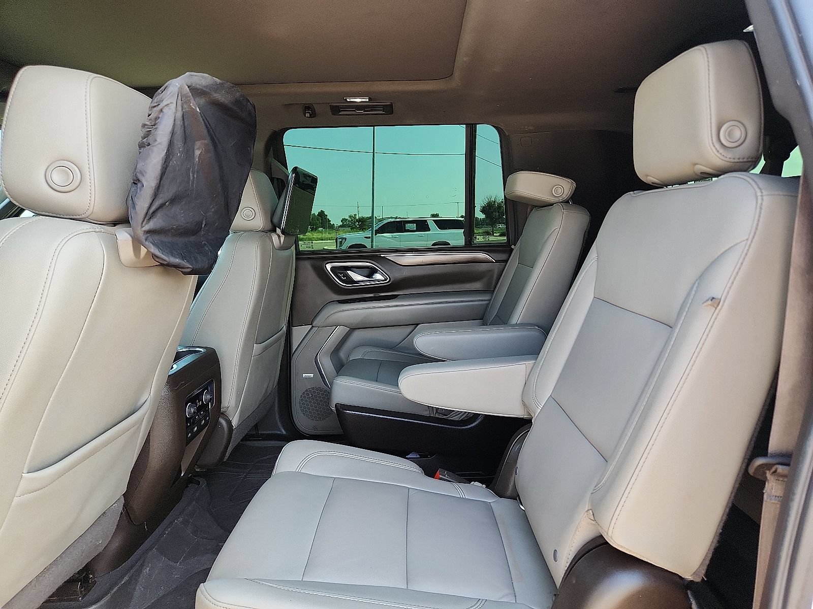 Used 2022 Chevrolet Suburban Z71 w/ Z71 Off-Road Package AWD/4WD image 9