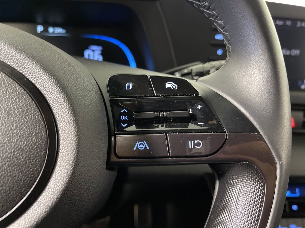 Certified 2025 Hyundai Elantra Sport image 29