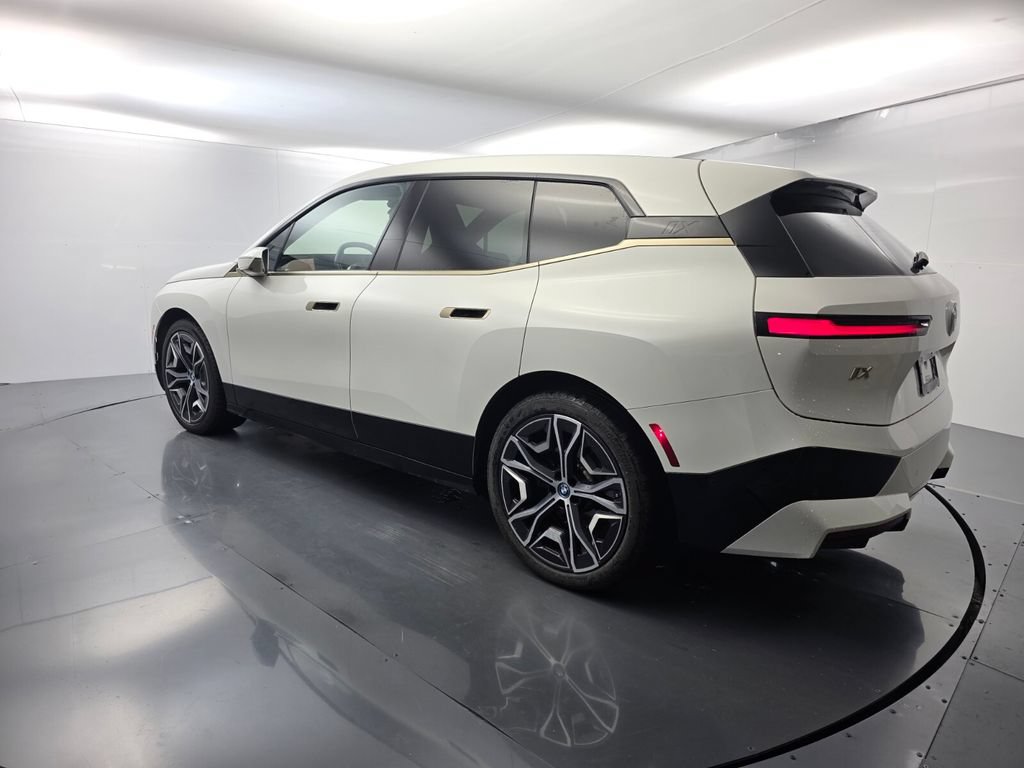 Certified 2022 BMW iX xDrive50 w/ Premium Package AWD/4WD image 6