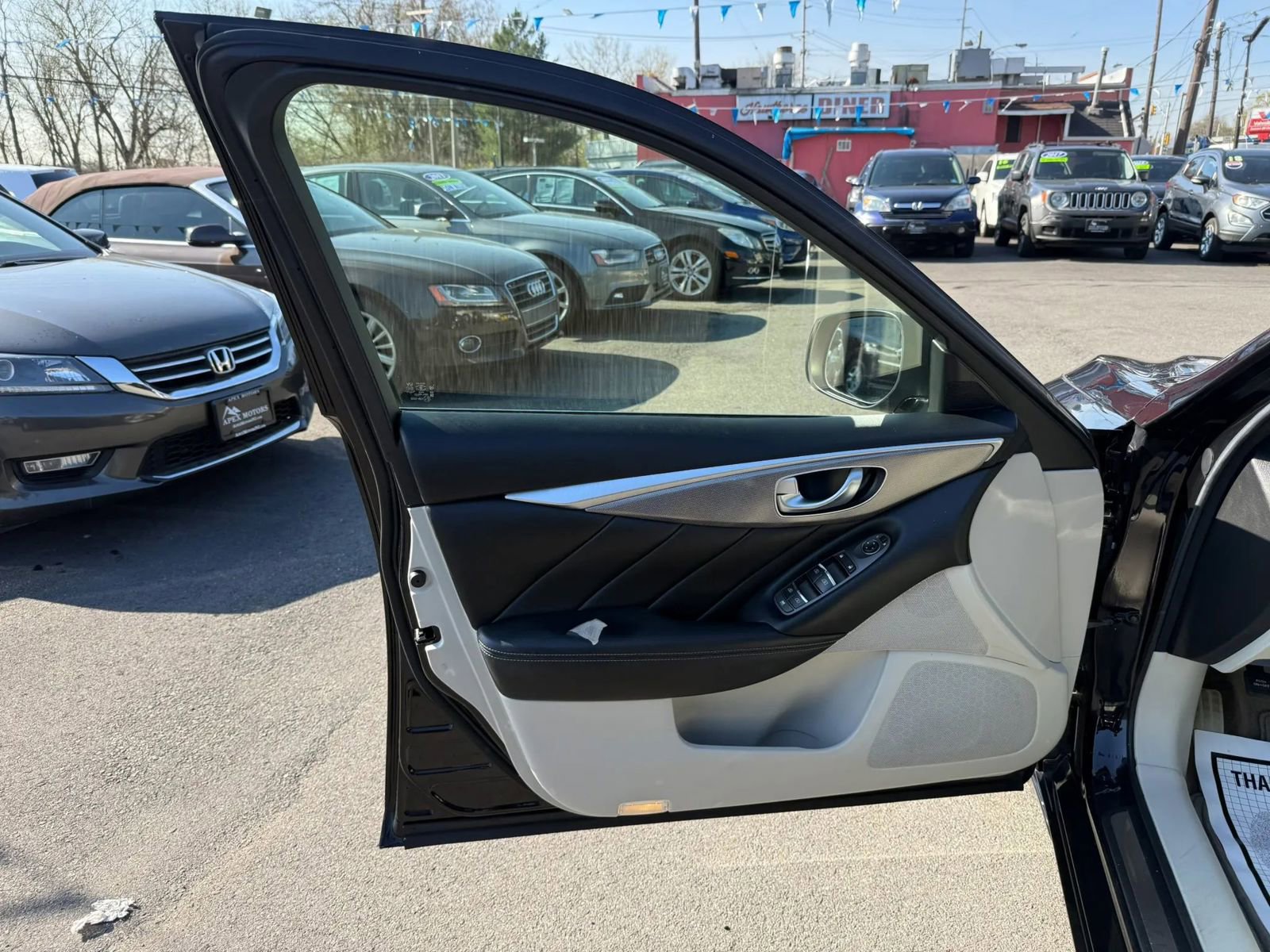 Used 2014 INFINITI Q50 2.0t w/ Moonroof Package AWD/4WD image 15