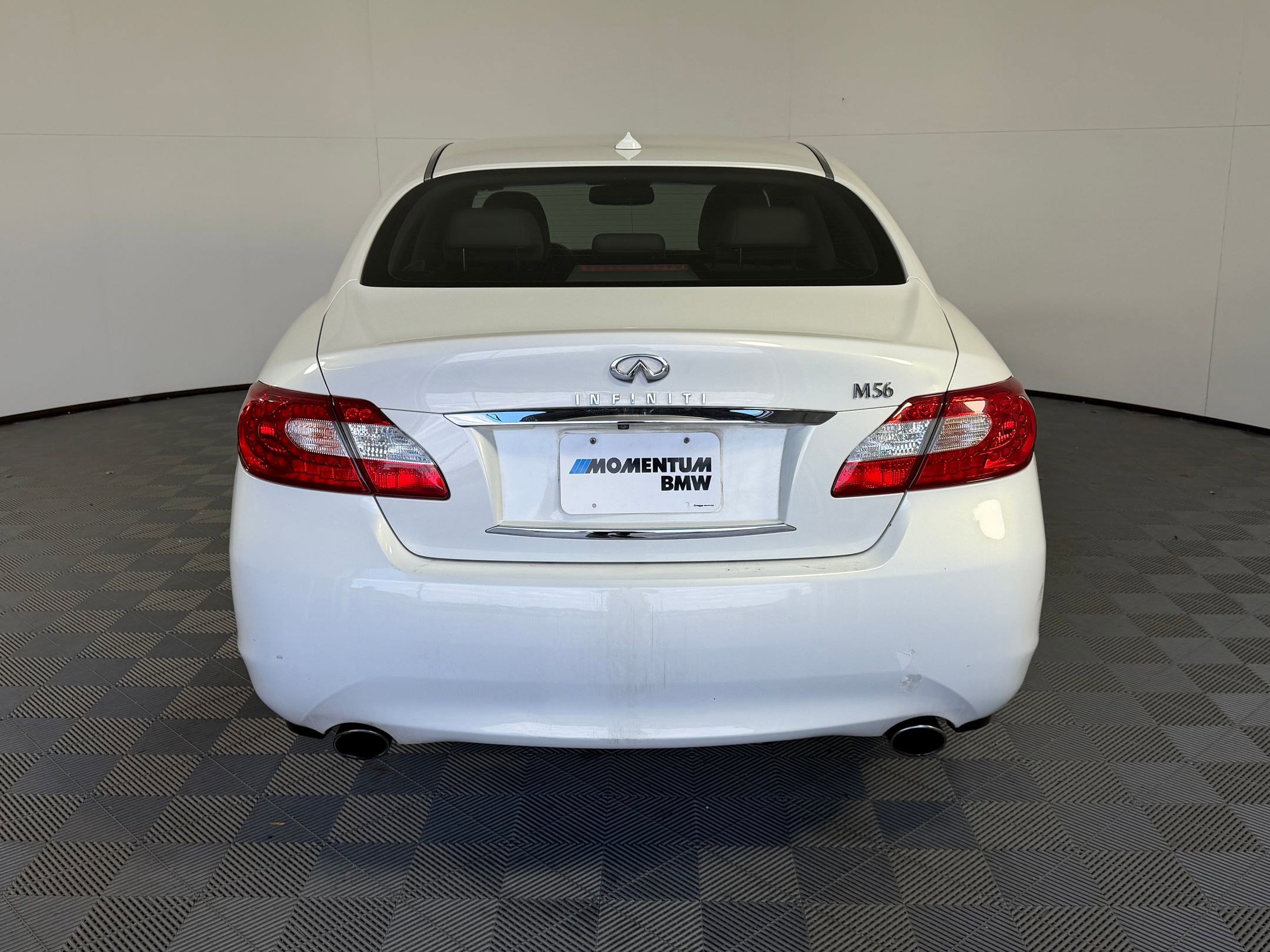 Used 2011 INFINITI M56 w/ Deluxe Touring Pkg image 10