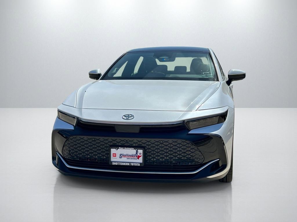 Used 2023 Toyota Crown Platinum video 2