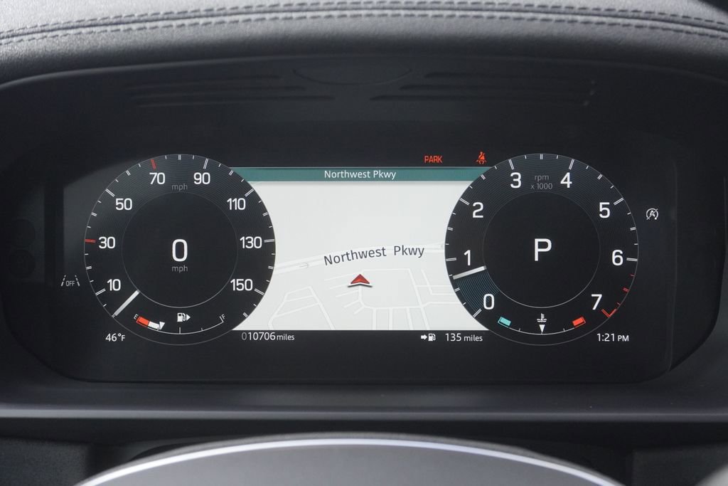 Used 2025 Land Rover Discovery S image 11