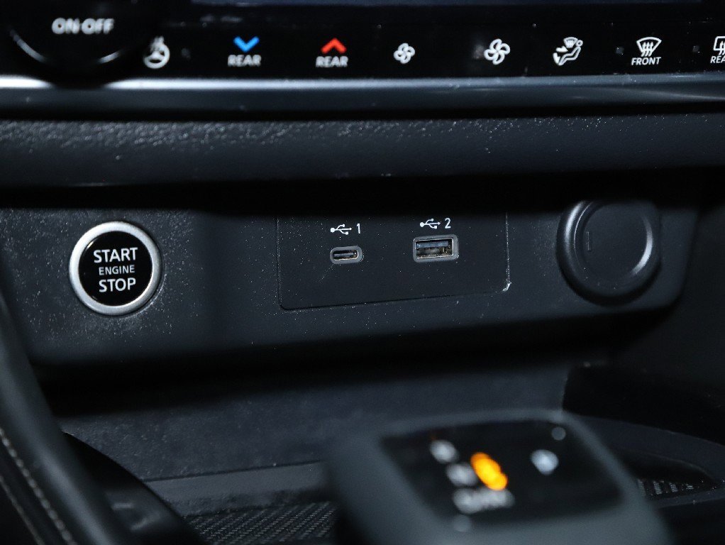 Used 2023 Nissan Rogue SL w/ SL Premium Package image 29