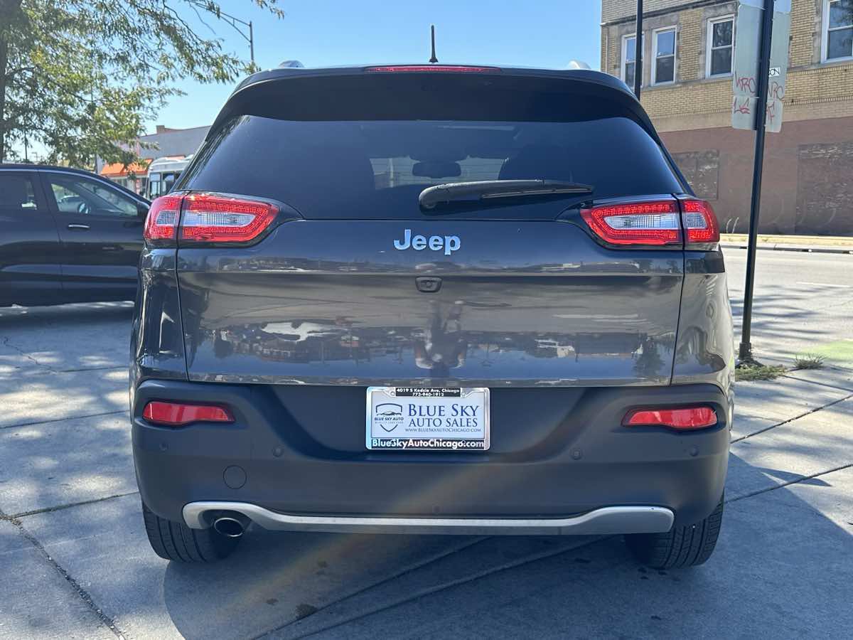 Used 2017 Jeep Cherokee Limited AWD/4WD image 6