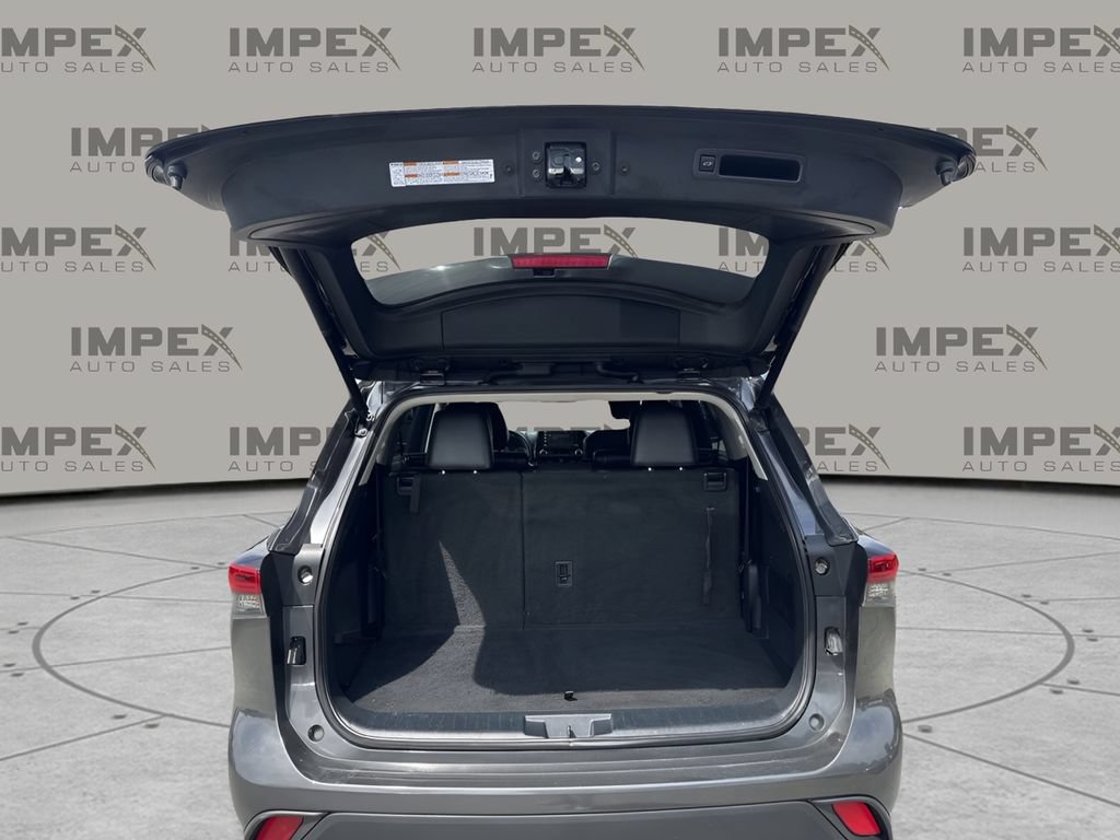 Used 2022 Toyota Highlander XLE FWD image 27