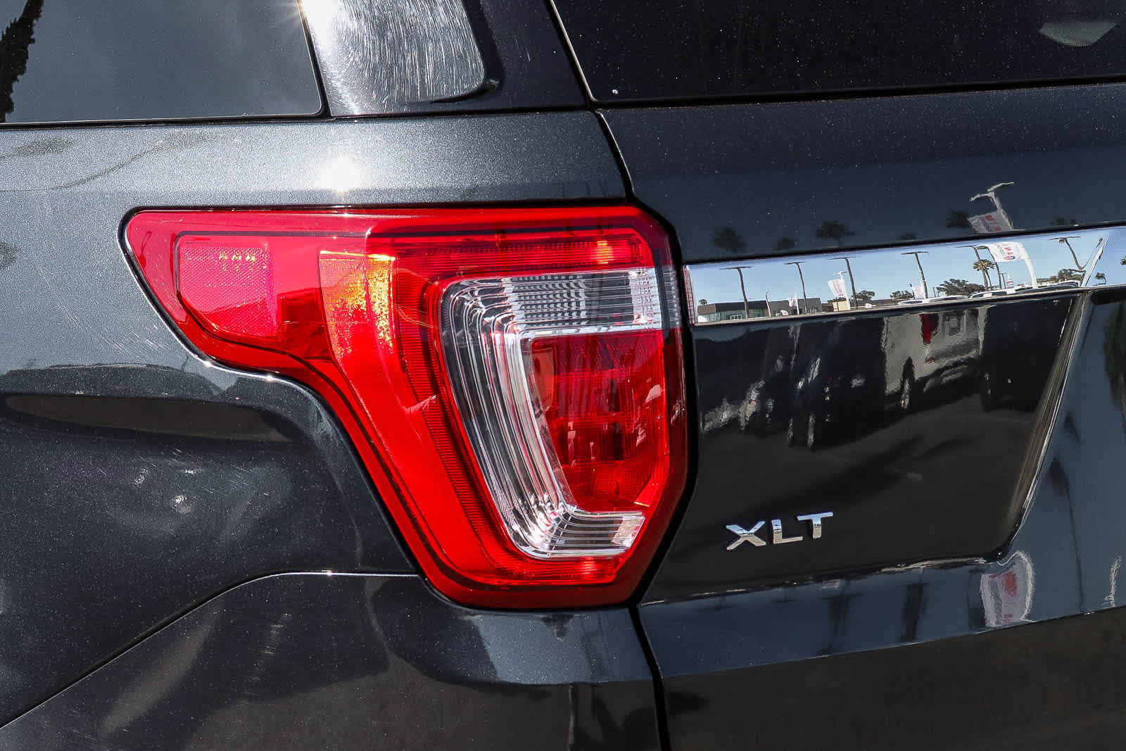 Used 2017 Ford Explorer XLT w/ Equipment Group 202A FWD image 11