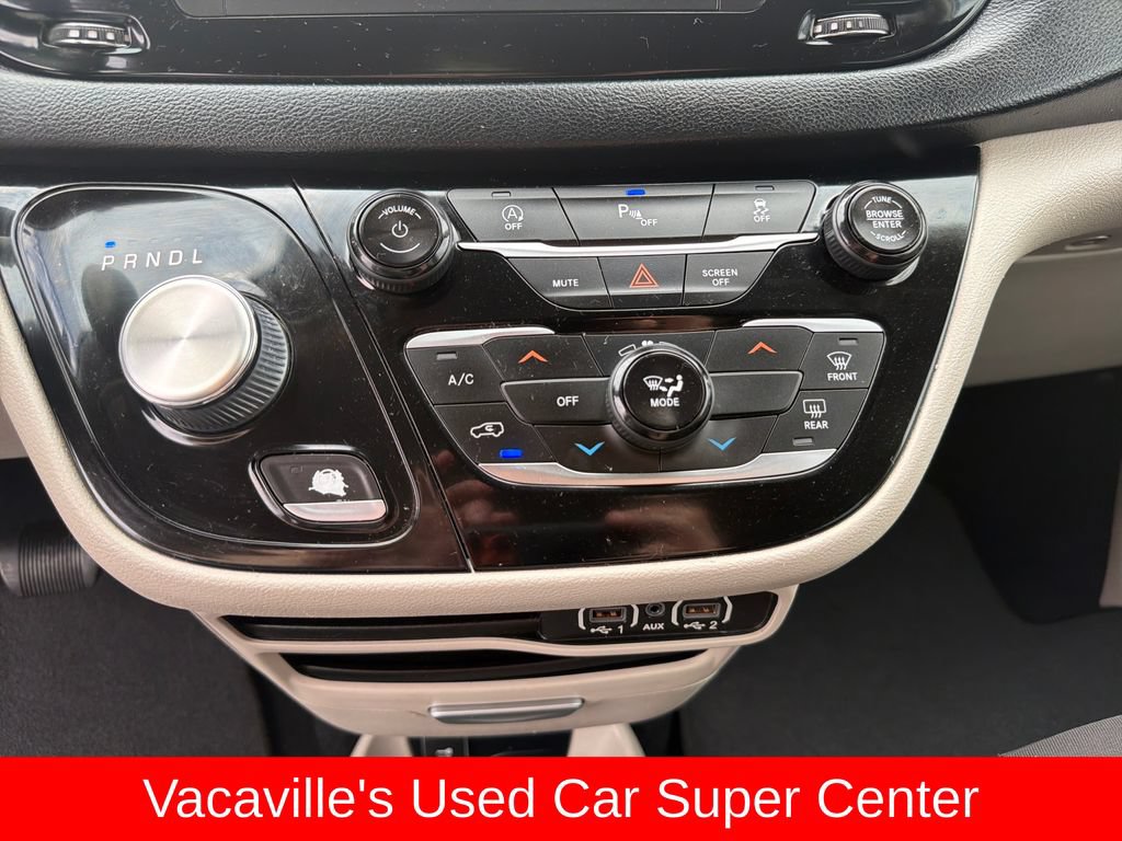 Used 2021 Chrysler Voyager LX FWD image 18