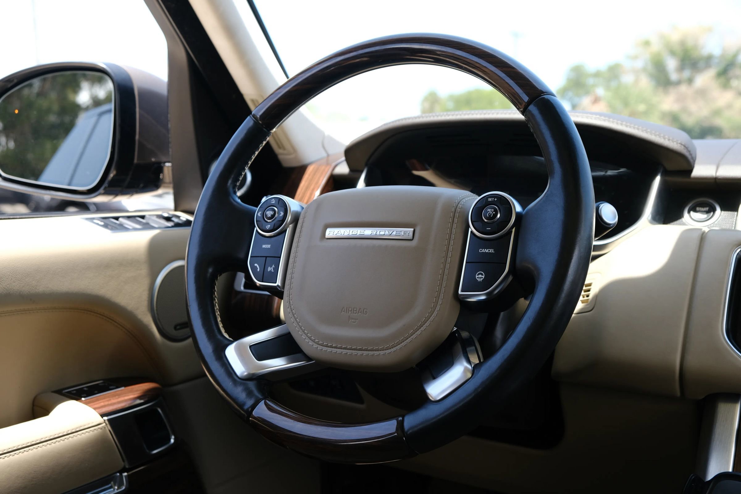 Used 2015 Land Rover Range Rover HSE AWD/4WD image 33