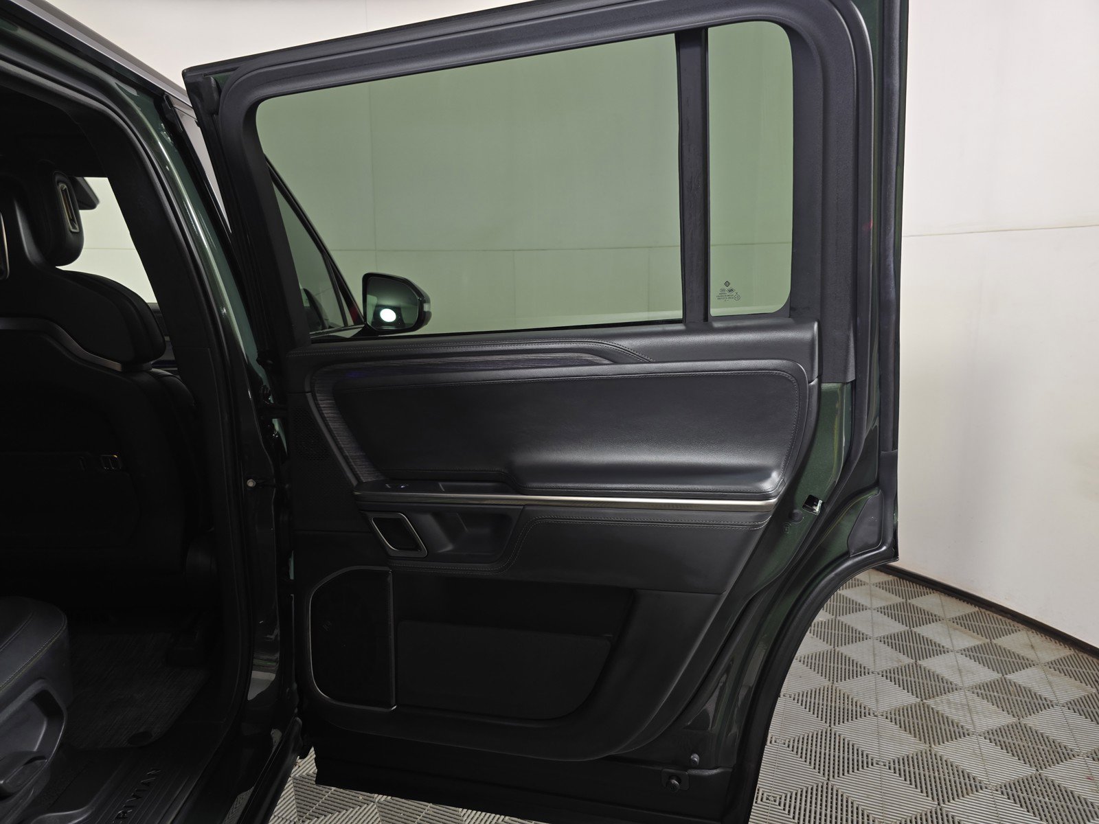 Used 2023 Rivian R1S Adventure image 18