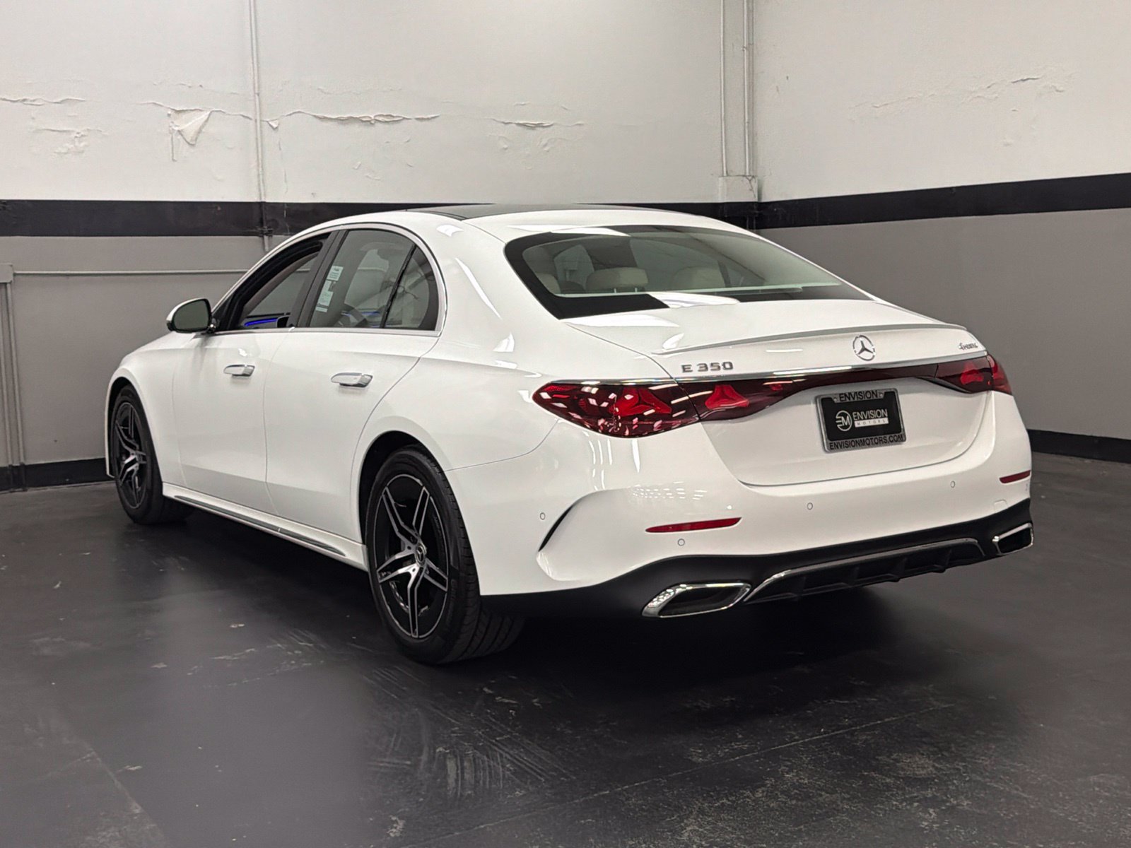 Used 2024 Mercedes-Benz E 350 4MATIC Sedan image 9