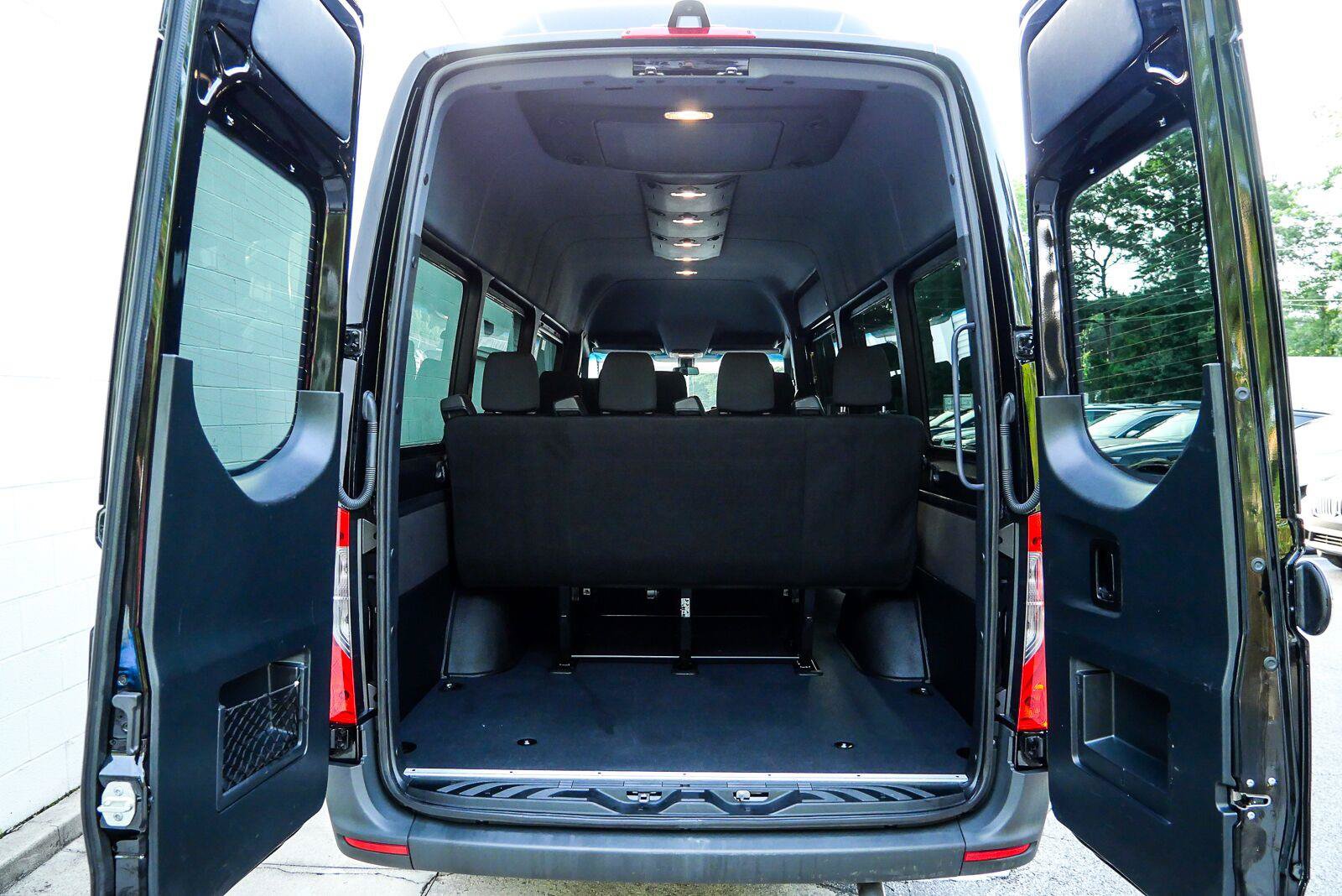 Used 2025 Mercedes-Benz Sprinter 2500 image 27