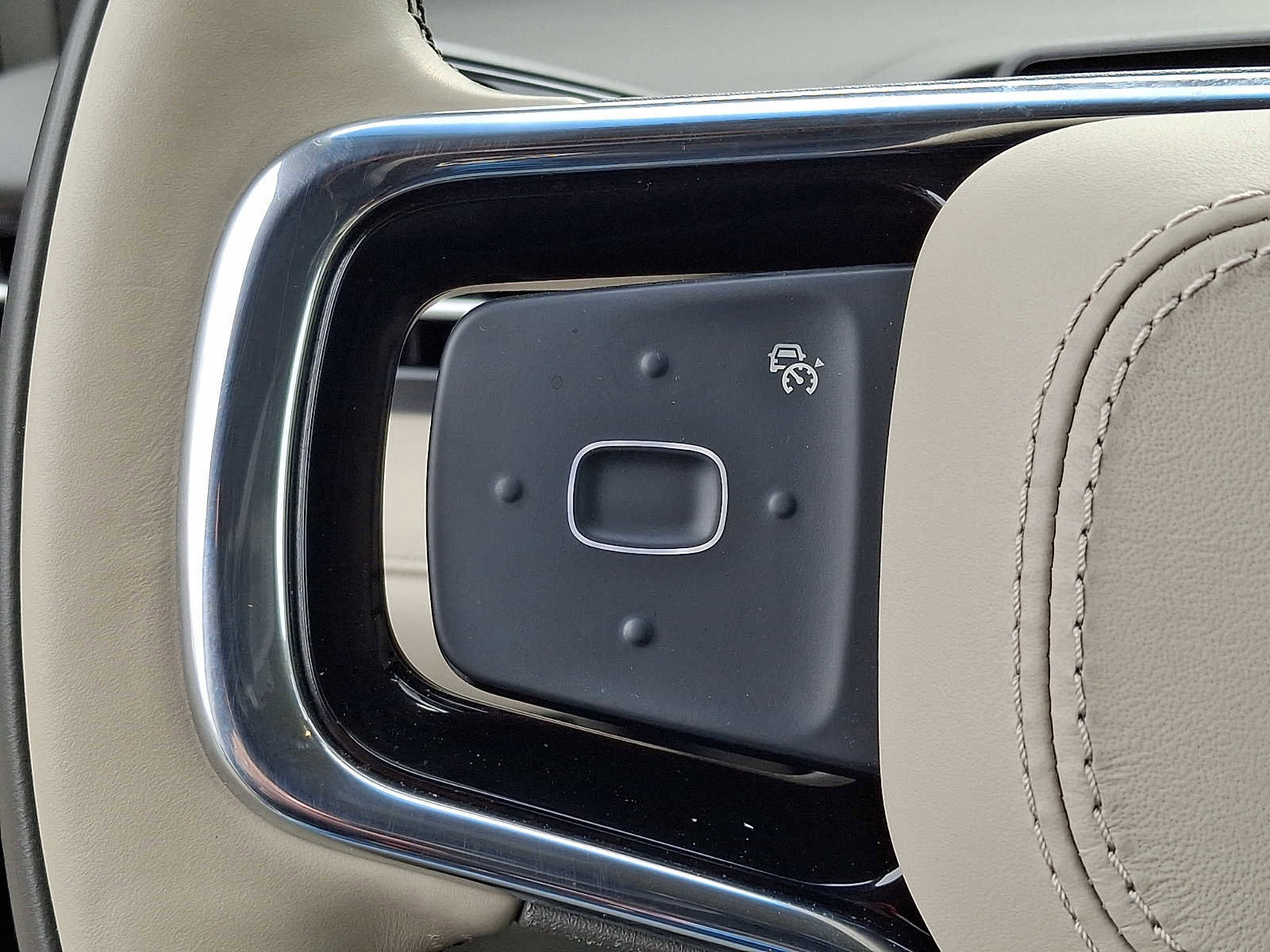 Used 2024 Lincoln Nautilus Premier image 21