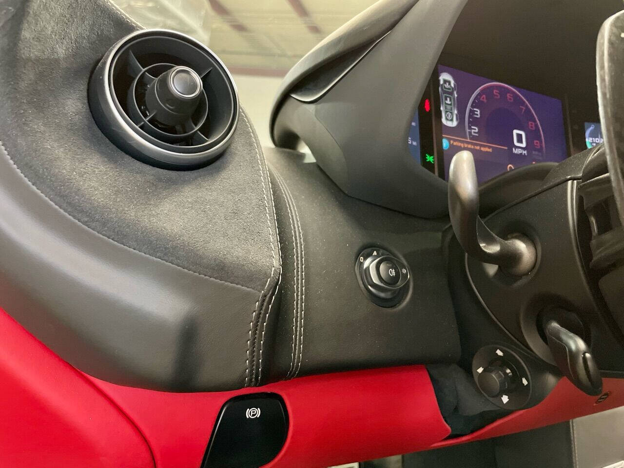 Used 2017 McLaren 570S RWD image 38