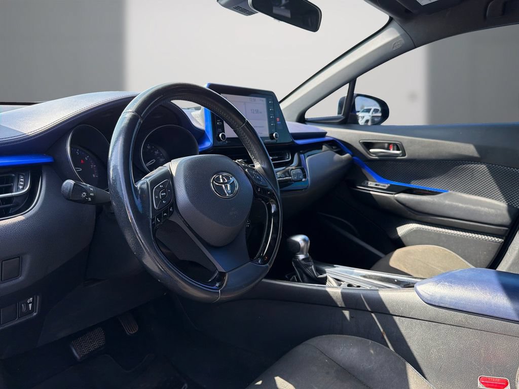 Used 2020 Toyota C-HR XLE FWD image 13