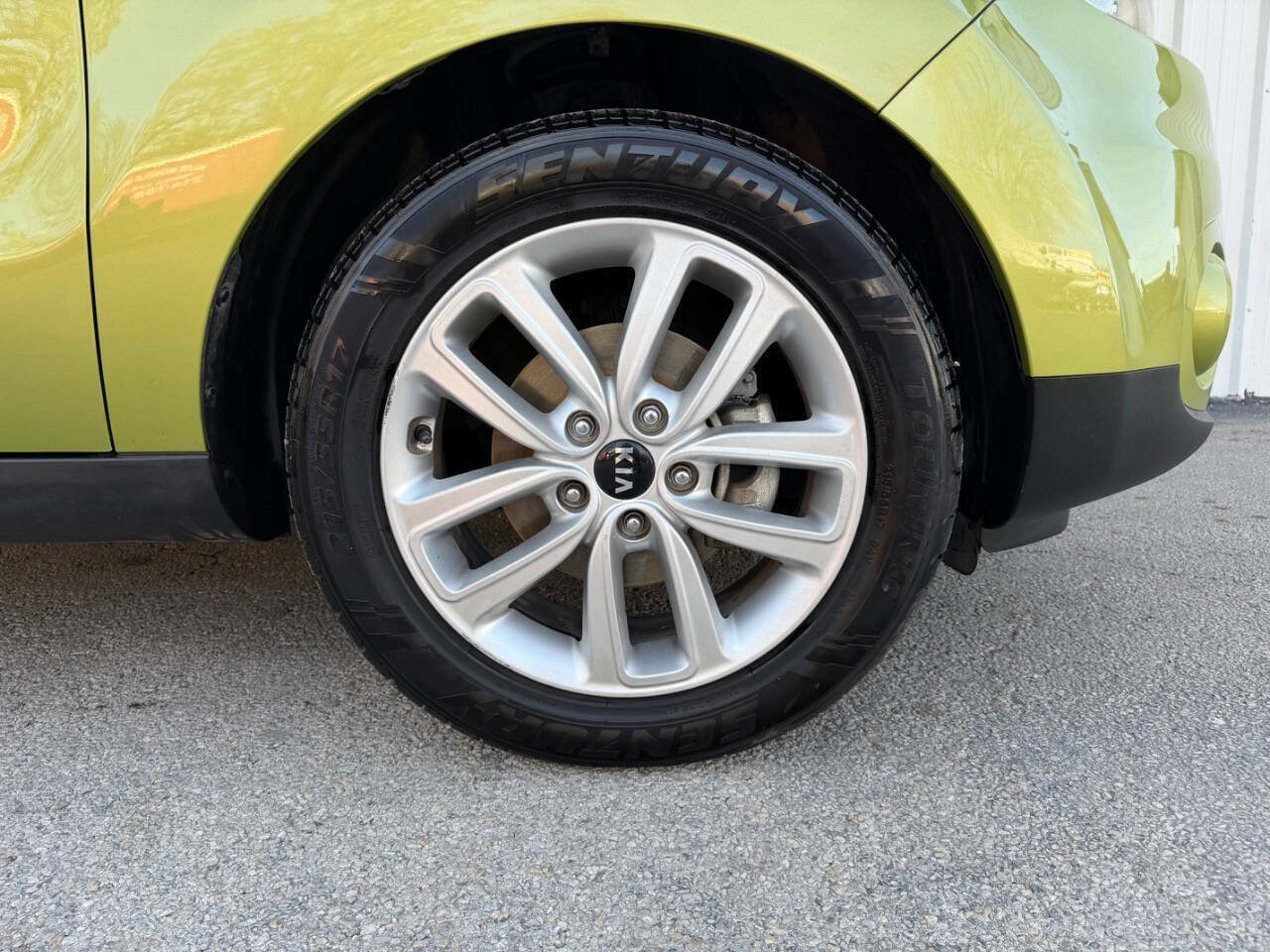 Used 2017 Kia Soul + image 13