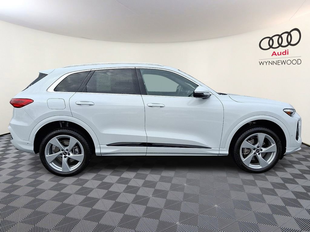 Certified 2025 Audi Q5 Premium Plus image 7