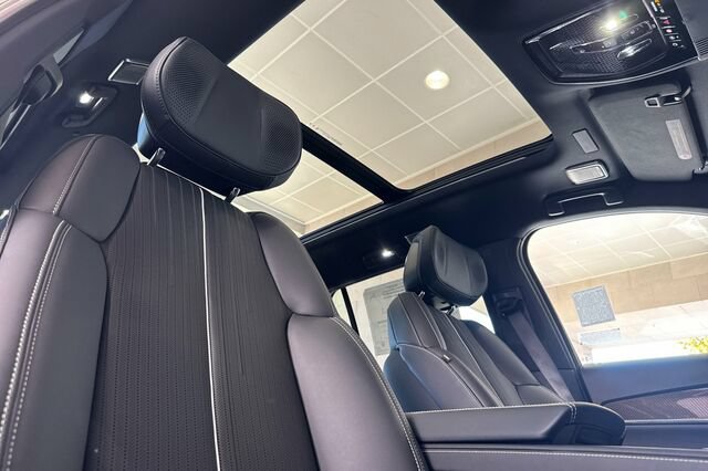 New 2027 Cadillac Vistiq Luxury w/ LPO, Floor Liner Package AWD/4WD image 18