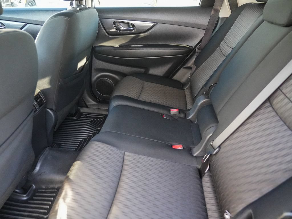 Used 2017 Nissan Rogue SV FWD image 19