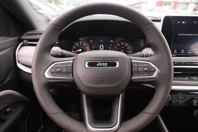 Used 2025 Jeep Compass Latitude w/ Sun & Sound Group AWD/4WD image 11