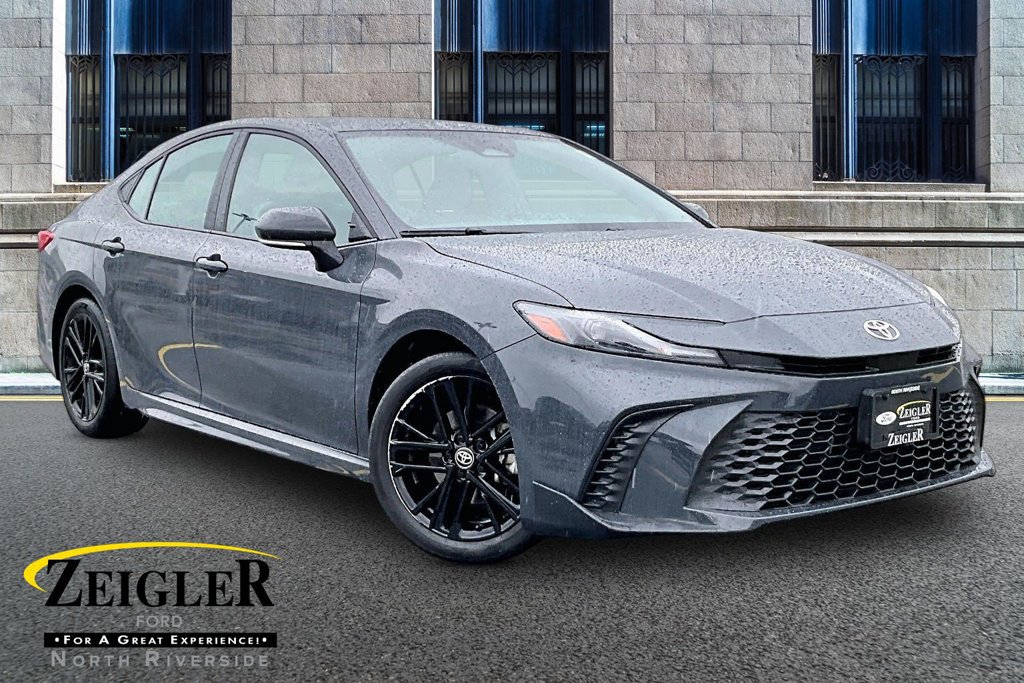 Used 2025 Toyota Camry SE FWD image 1