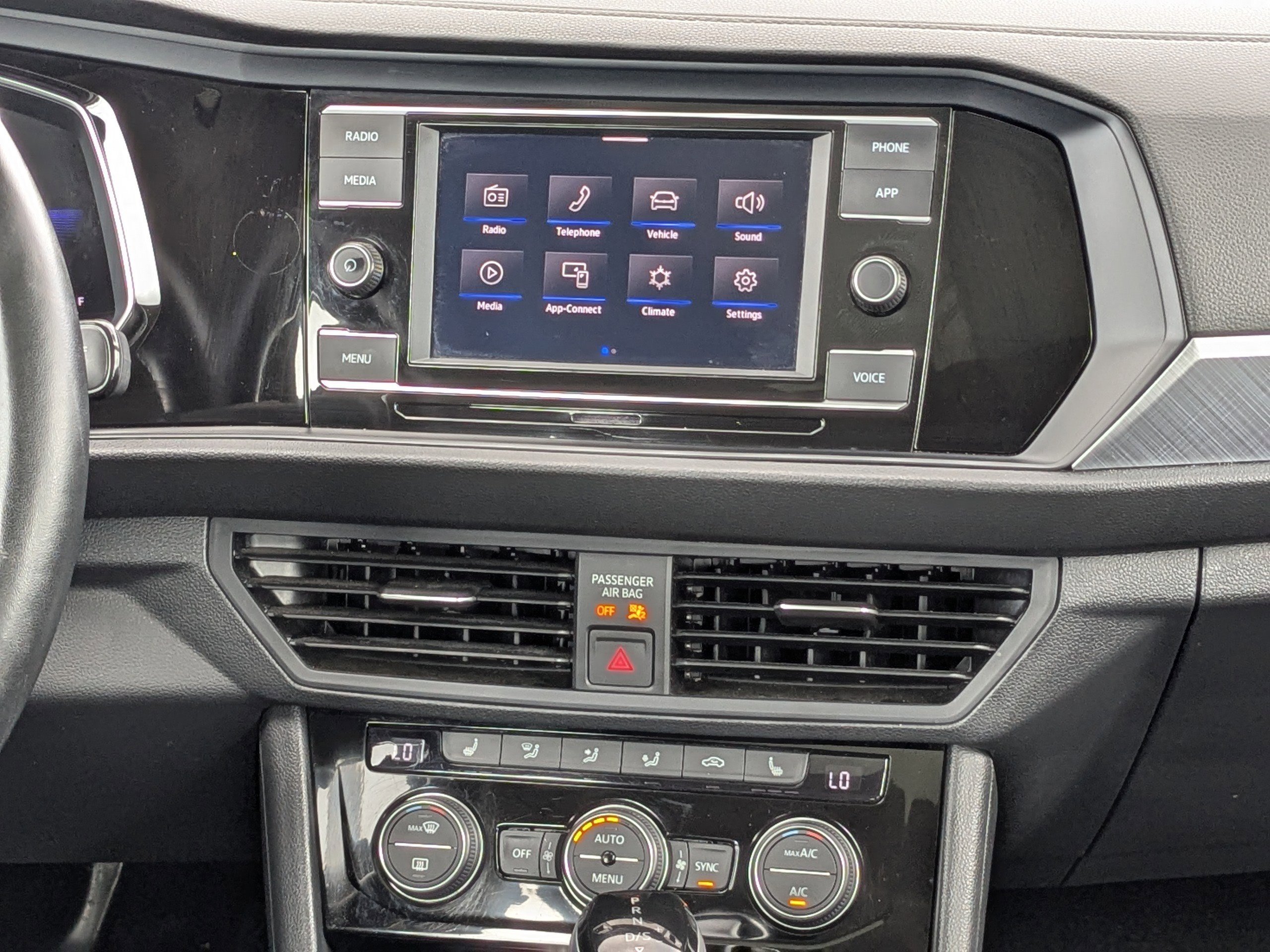 Used 2024 Volkswagen Jetta SE FWD image 16