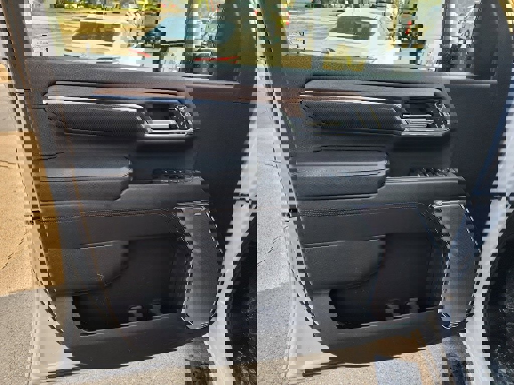 Used 2024 Chevrolet Silverado 2500 High Country w/ Technology Package image 8