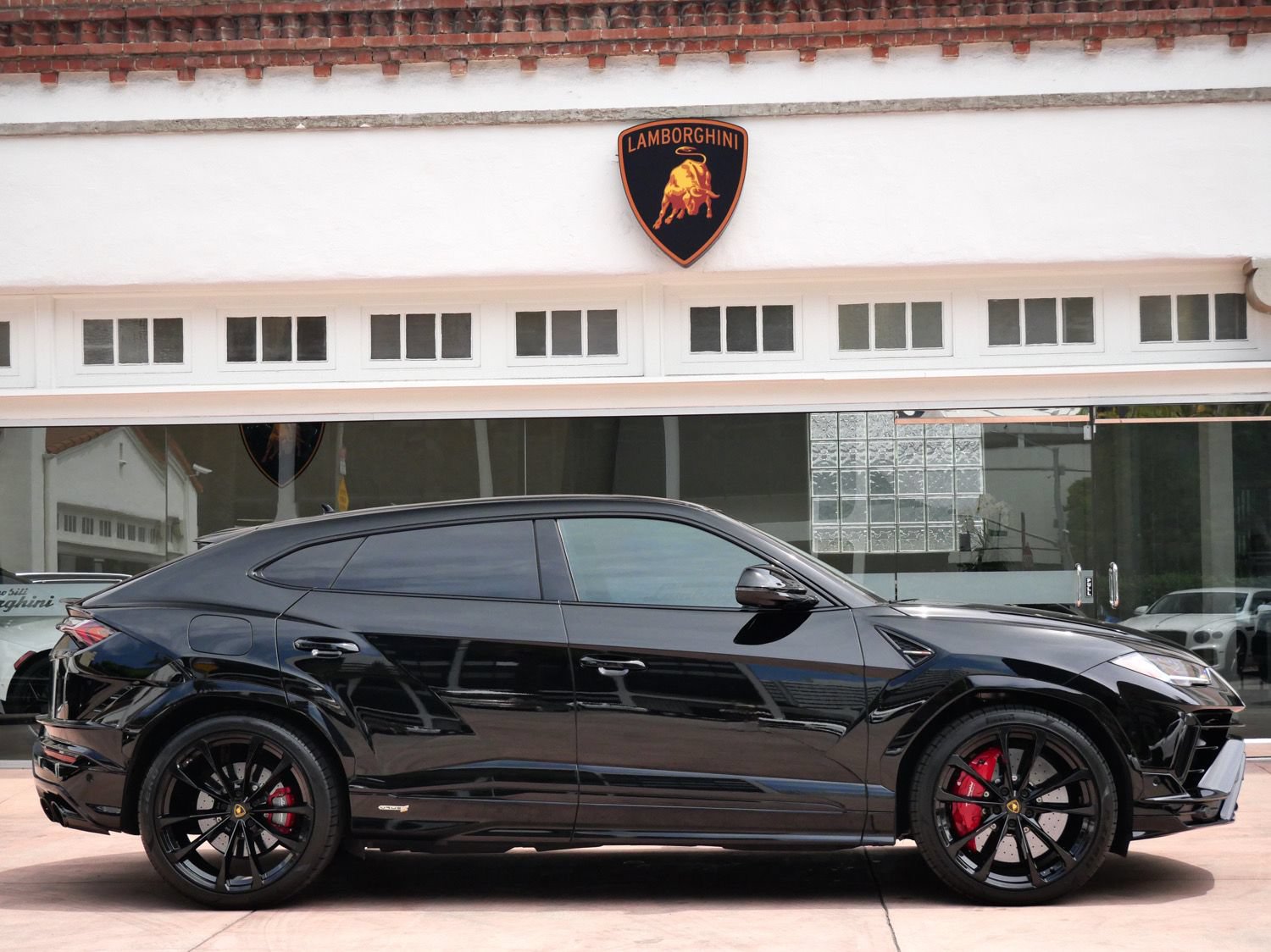 Used 2024 Lamborghini Urus S AWD/4WD image 2