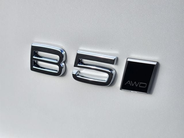 New 2026 Volvo XC40 B5 Plus w/ Protection Package Premier AWD/4WD image 17